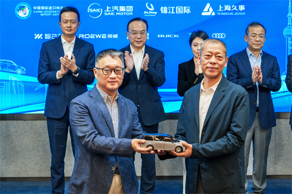leyu.乐鱼向进博会交付750辆“政要接待用车”