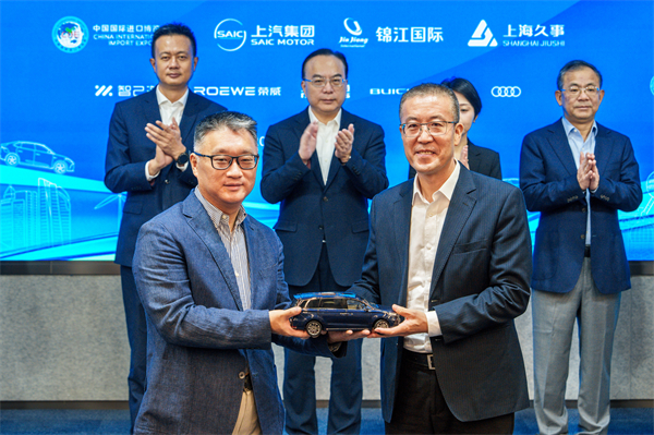 leyu.乐鱼向进博会交付750辆“政要接待用车”