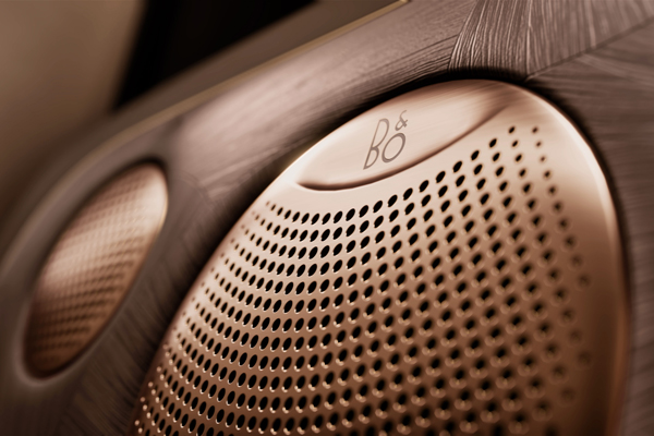 33.69万元起，上汽旗舰?智己LS9正式开启预售 以全球巅峰科技，颠覆30万级大六座SUV格局